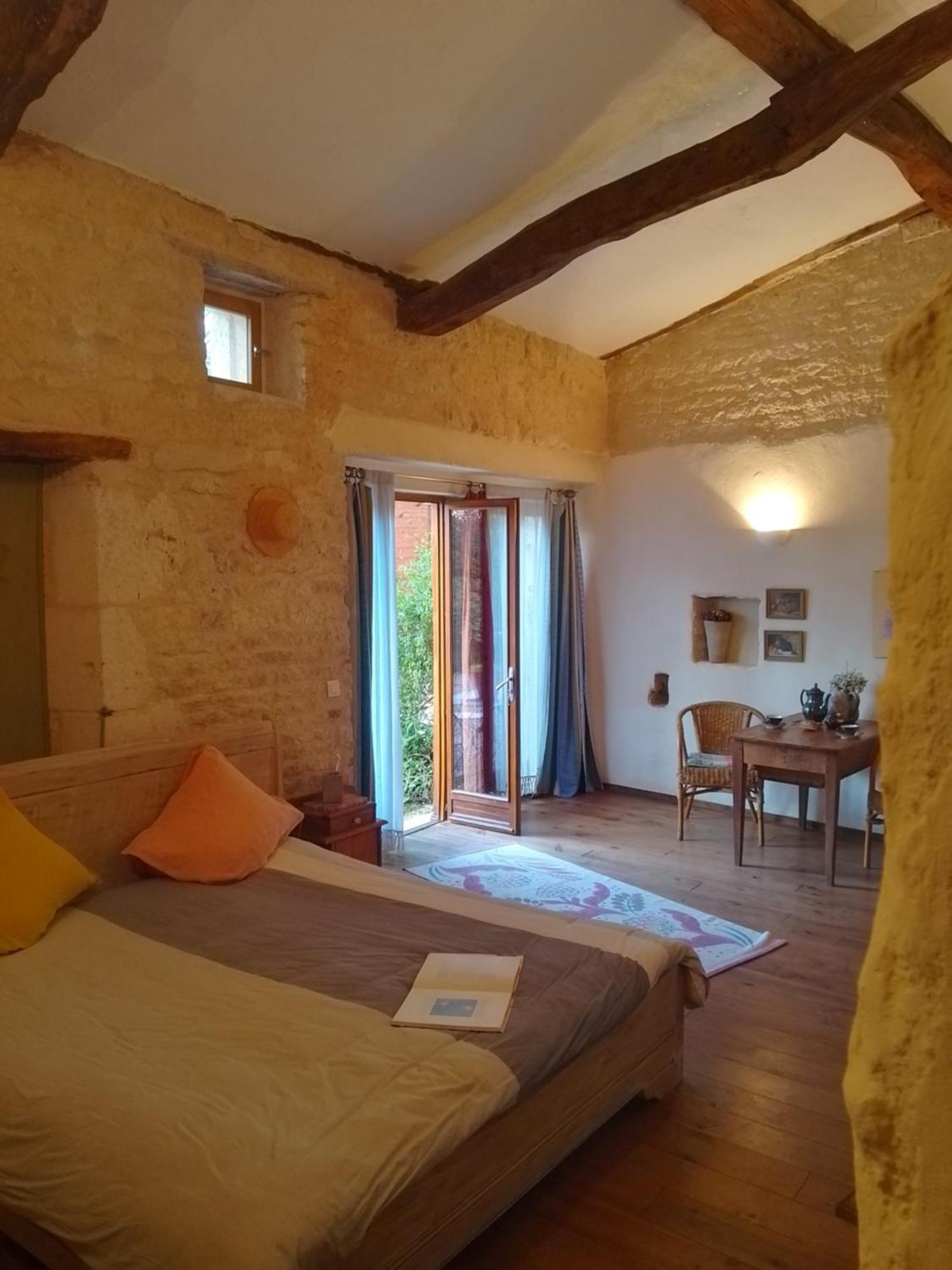 Bastida De Beata Bed and Breakfast Noailles  Eksteriør billede